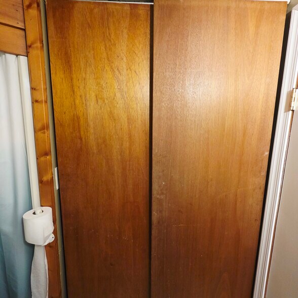 Building Photo - 322 W George St