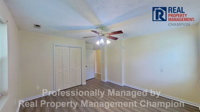 Building Photo - All Brick Ranch with Attached Garage on Large Lot