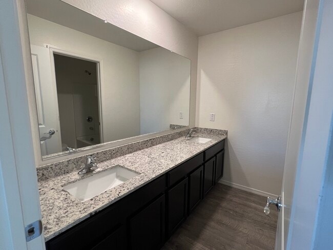 2nd bathroom - 2517 N McDonald Ln