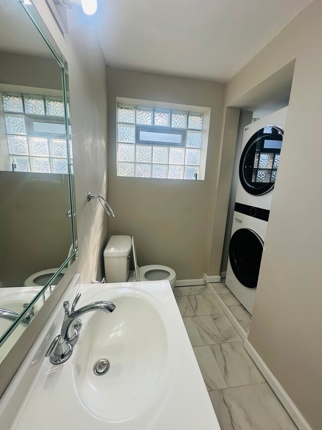 Building Photo - 7739 Peach Tree Ln