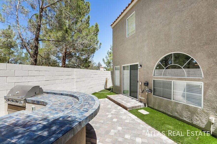 Building Photo - 8840 Cornwall Glen Ave