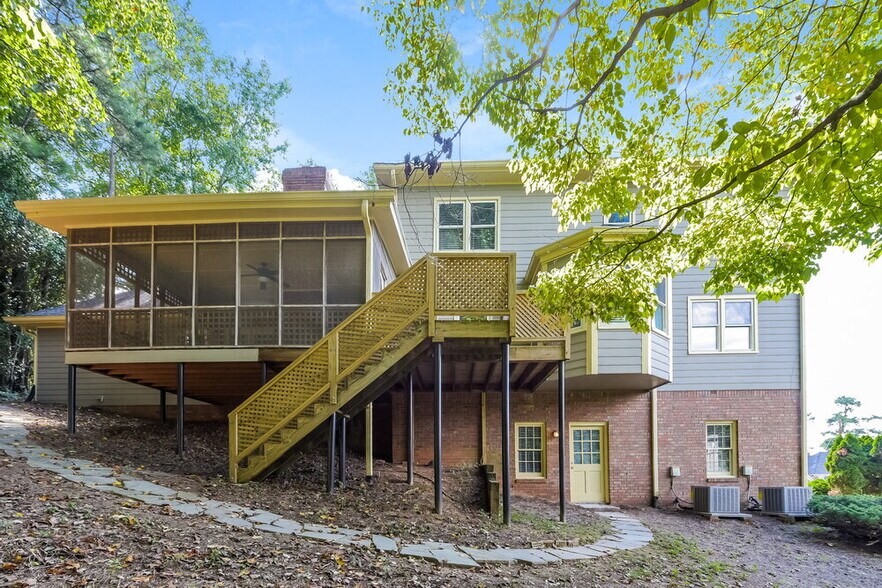 Building Photo - 231 Amsterdam Dr SW