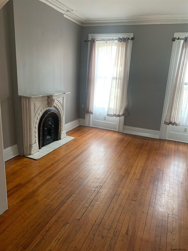 Building Photo - 130 Grand St