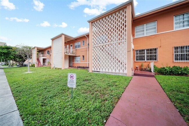 Building Photo - 3551 SW 10th St