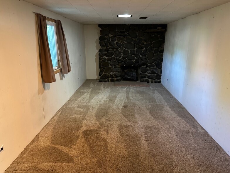 Building Photo - 2302 Willow Creek Dr