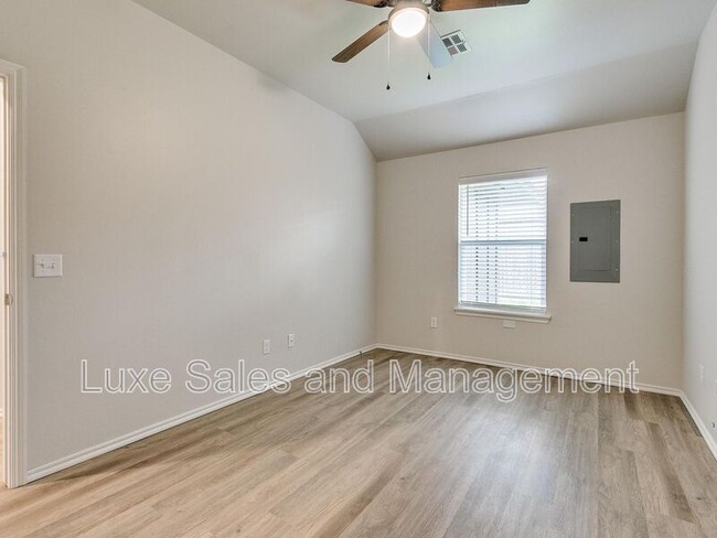 Building Photo - 10541 Lawson Pl Rd