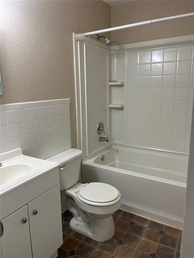 Building Photo - Minutes from Decatur Square 3 Bedroom 1 Bath