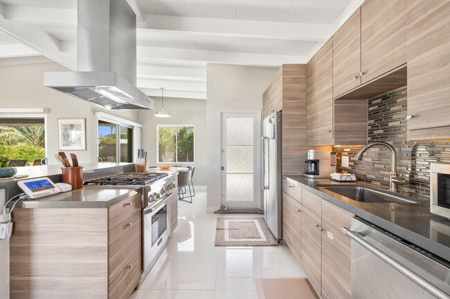 Building Photo - 73409 Little Bend Trail