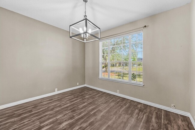 Building Photo - 7302 Maple Run Dr