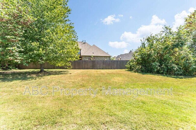 Building Photo - 5217 S 65th Pl