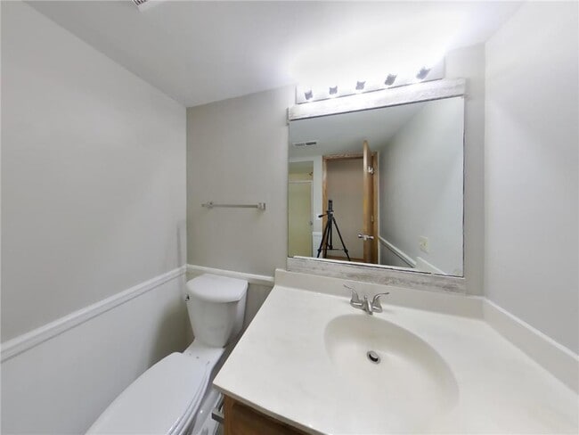 Building Photo - 4350 Thornhill Ln