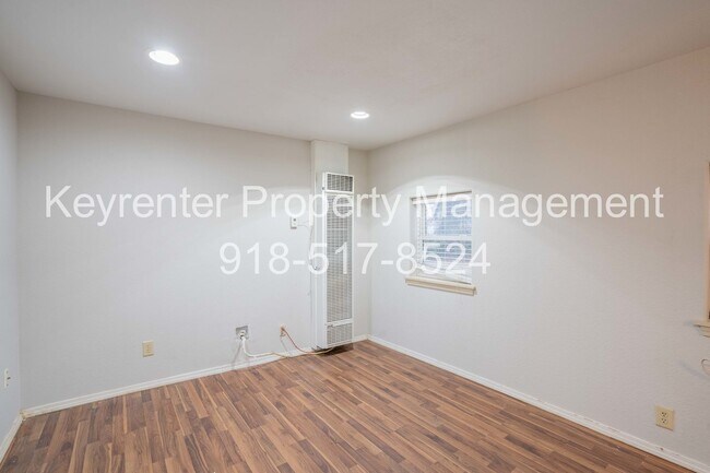 Building Photo - S Joplin Ave Triplex