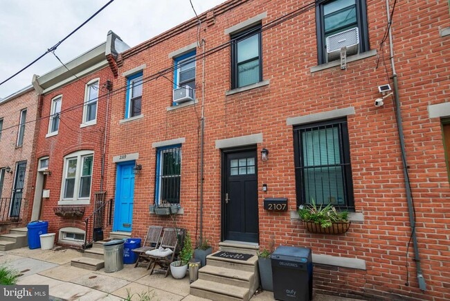 Building Photo - 2107 Clymer St