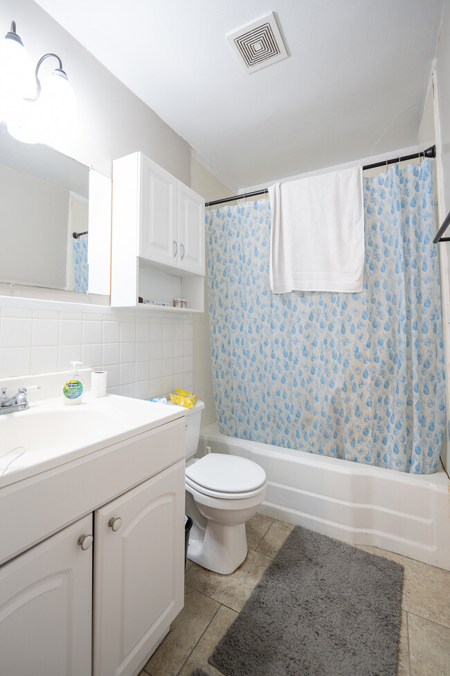 Bathroom 1 - 2123 W Sherwood Ave