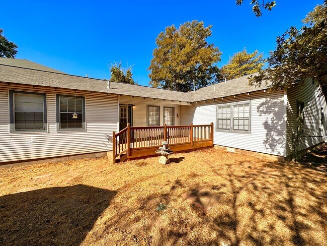 Building Photo - Hyde Park 3x2 House