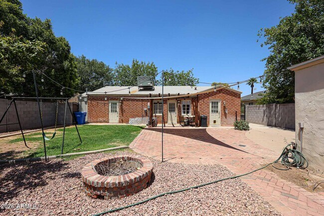 Building Photo - 1317 W Holly St