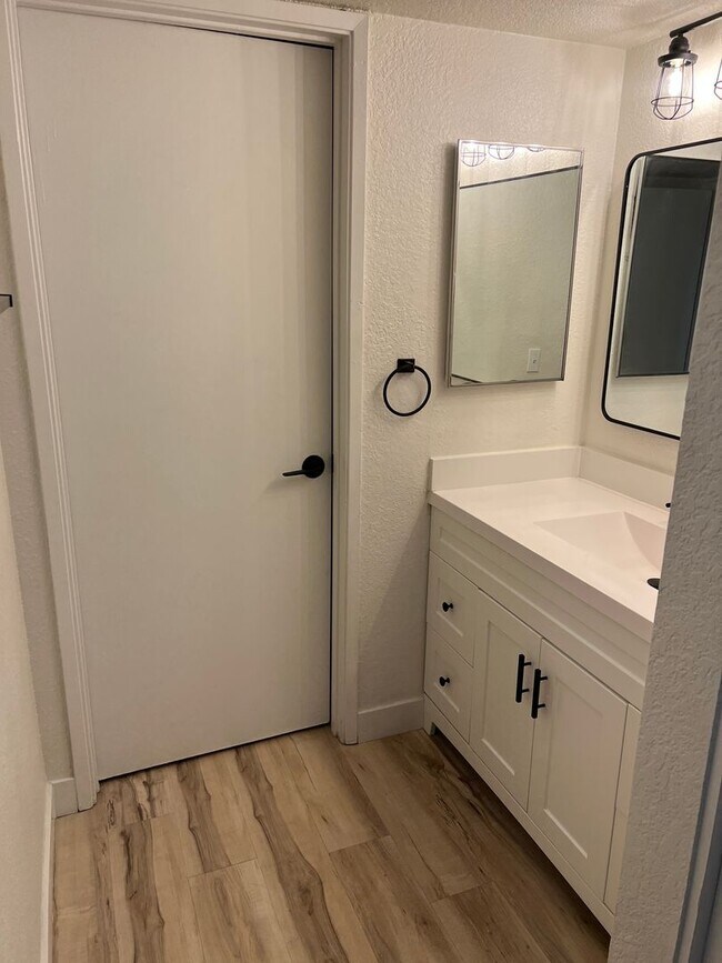 Building Photo - 1019 Dornajo Way