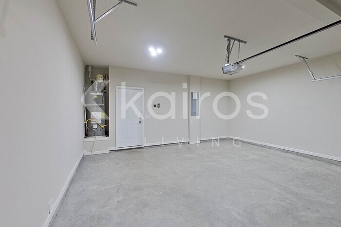 Building Photo - 25 Heard Ln