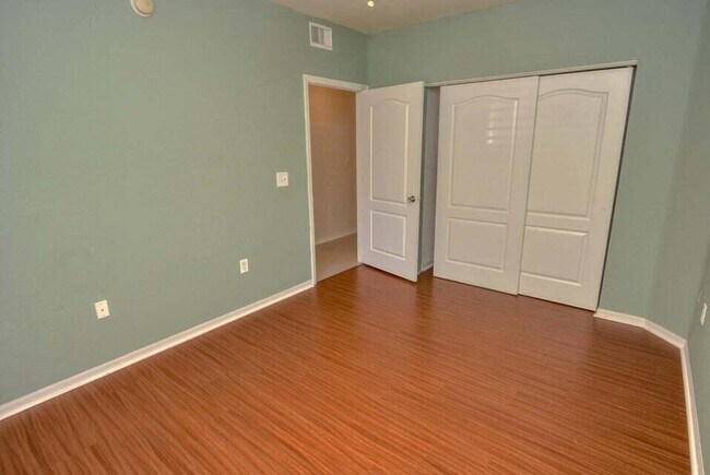 Building Photo - 110 SW Peacock Blvd