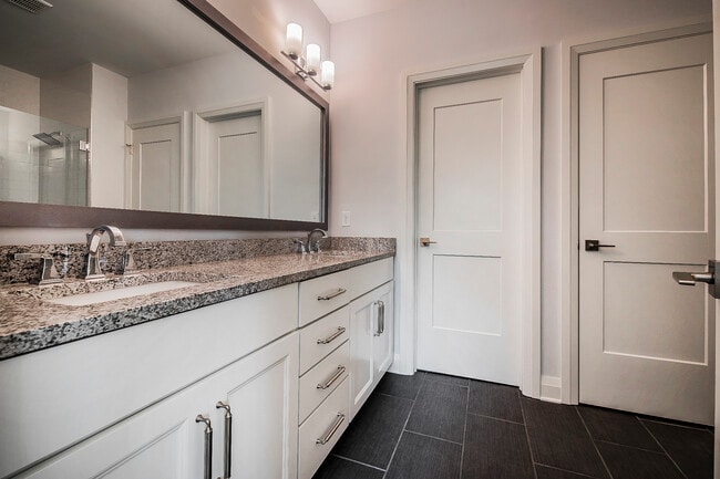 Building Photo - 118 W Starr Ave