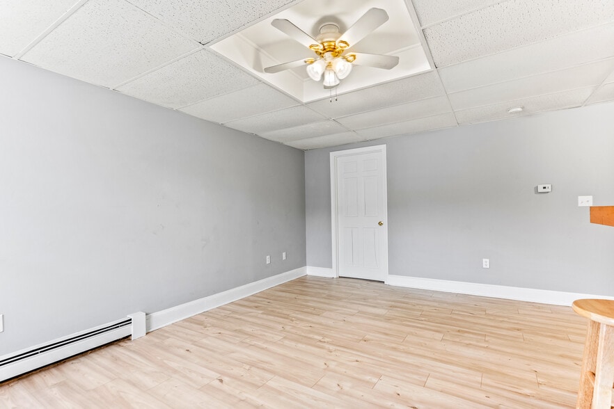 Building Photo - 547 White Mountain Hwy