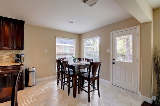 Building Photo - 142 W Russet Grove Cir