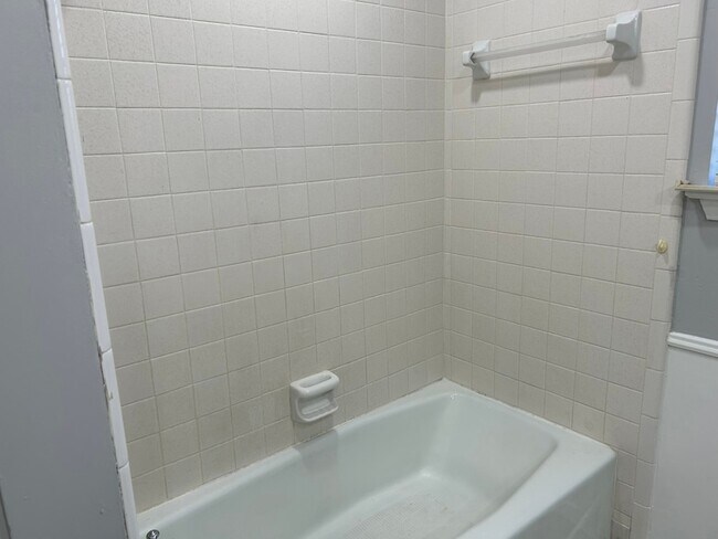 Building Photo - 1709 Vicksburg Dr