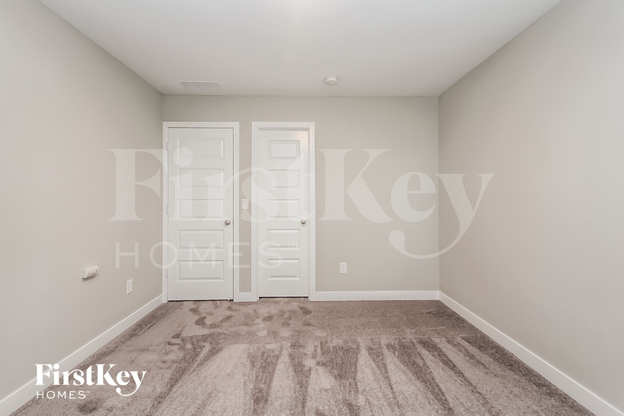 Building Photo - 2416 S Carlota Dr