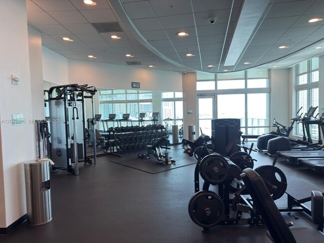 Building Photo - 300 S Biscayne Blvd