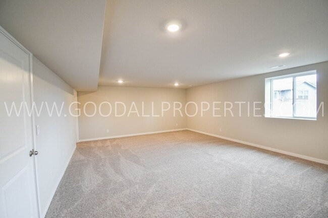 Building Photo - 4 Bedroom 3 Bath Ranch Finished Basement i...