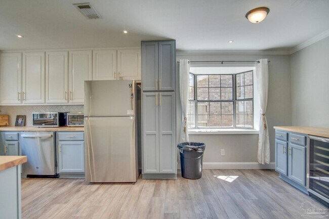Building Photo - 7667 Old Hickory Dr