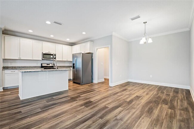 Building Photo - 1203 Holmes Ave