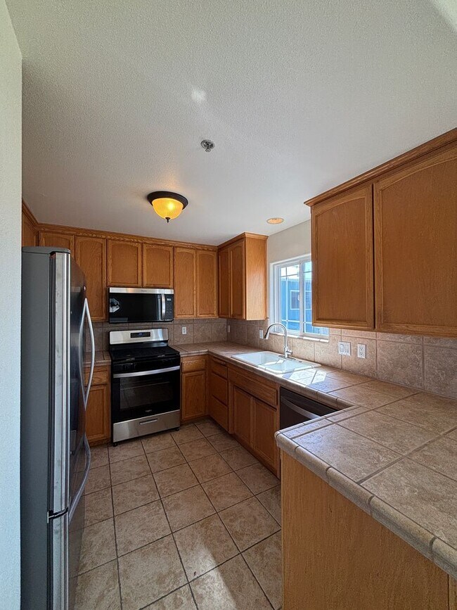 Building Photo - P32000