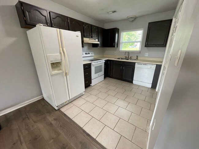 Building Photo - 117 Stone Tree Dr