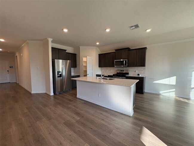 Building Photo - 610 Union Dr