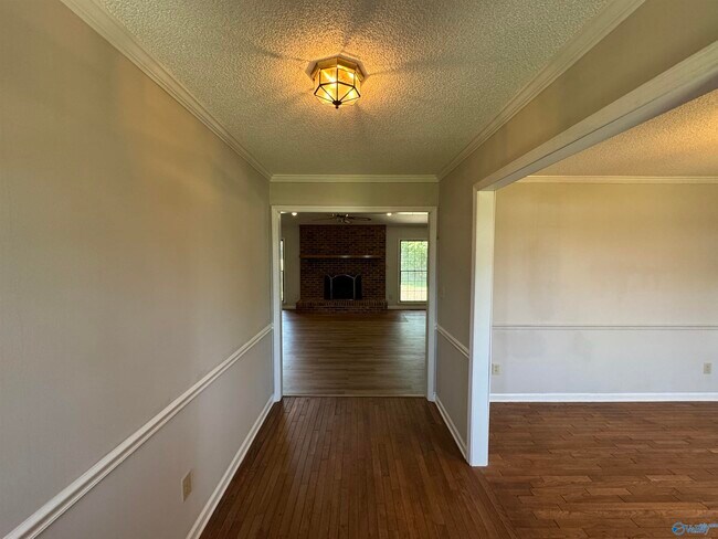 Building Photo - 120 Roy Dr