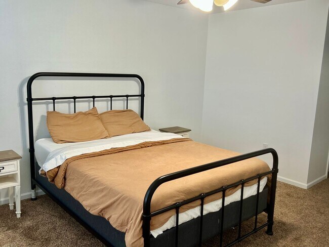 Building Photo - Beautiful 3 Bed, 2 Bath Rental Home – Mode...