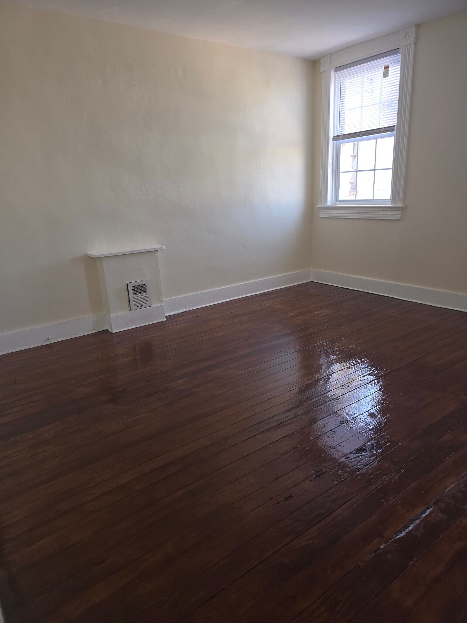 Building Photo - 707 Bunnecke Ave
