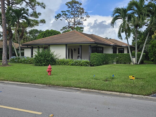 Building Photo - 435 Pine Villa Dr