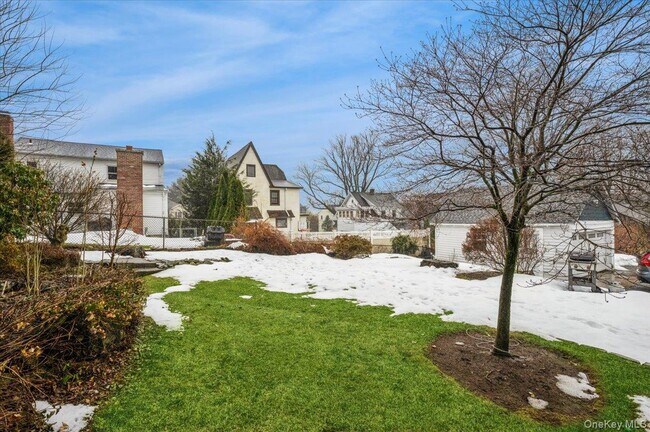 Building Photo - 36 Grand Ave