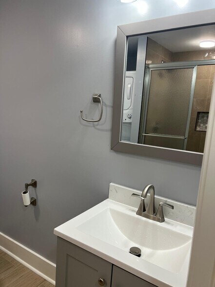 Building Photo - 2045 Parliament Dr