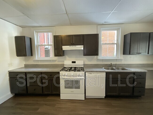 Building Photo - 277 W Jackson St