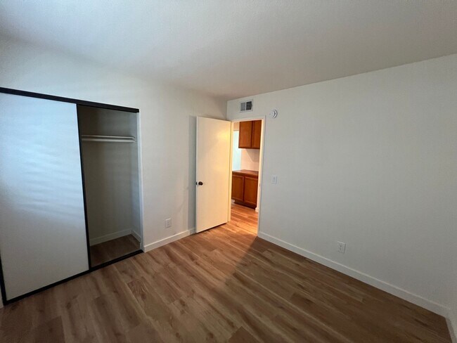 Building Photo - Great home in wonderful neighborhood - Cam...