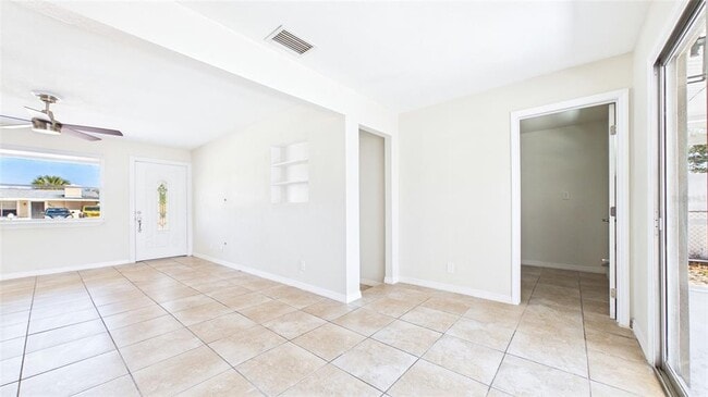 Building Photo - 4418 W Fairview Heights
