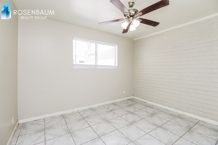 Building Photo - 644 S Mesa Dr