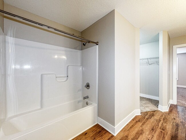 Building Photo - 411 Sunflower Dr