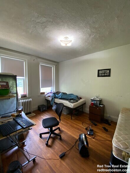 Building Photo - 231 Park Dr