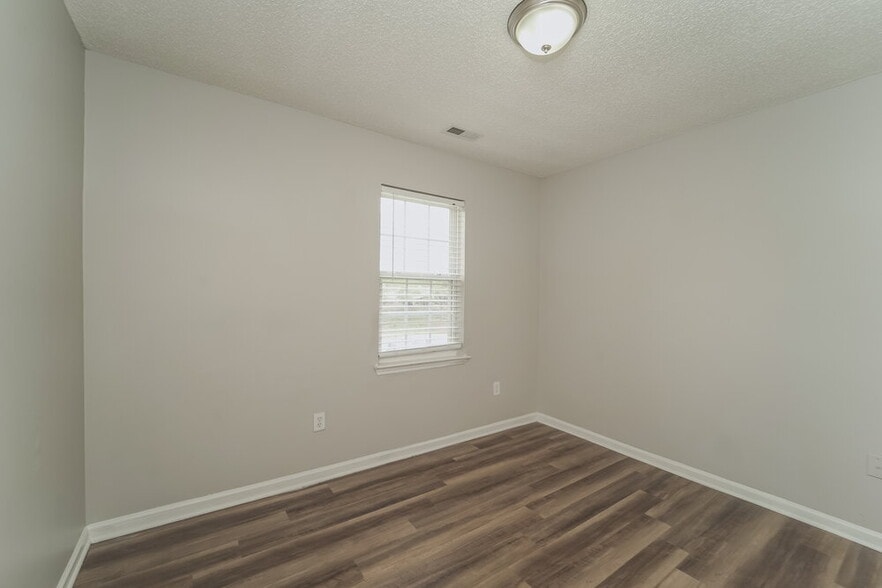 Building Photo - 4705 Fox Thorne Dr