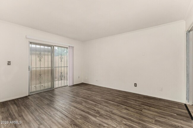 Building Photo - 1976 E Del Sur Dr