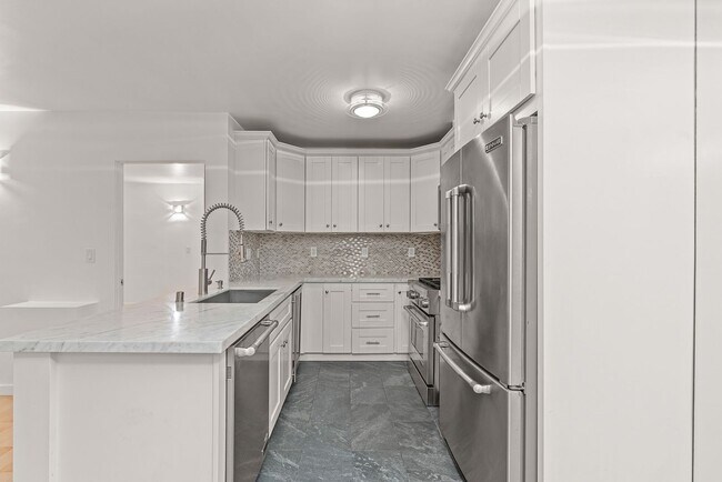 Building Photo - Fully remodeled 2BR/2BA Condo in prime West Hollywood!